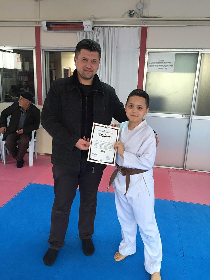 Geyve Karate kuşak imtihanı yapıldı