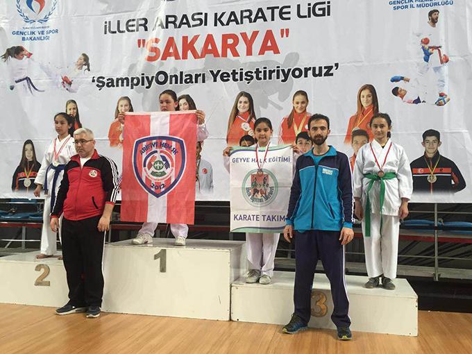 Geyve ilçesi Karate takımlarından 32 Madalya