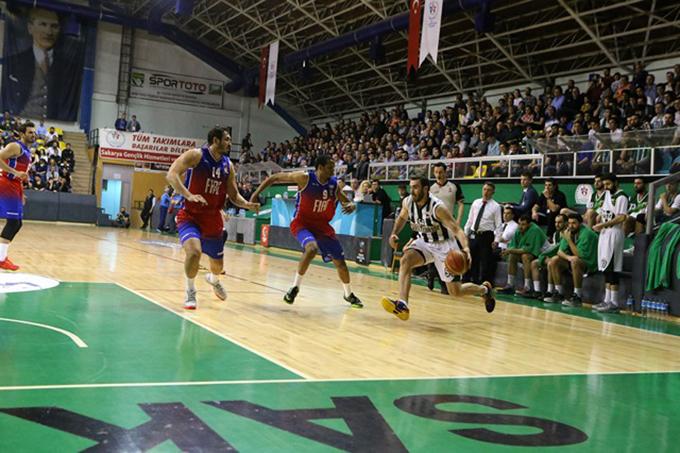 Büyükşehir Basket lidere geçit vermedi