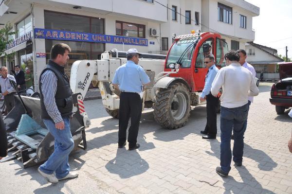 İş makinesi, bisikletliye çarptı