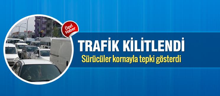 Trafik kilitlendi, sürücüler tepki gösterdi