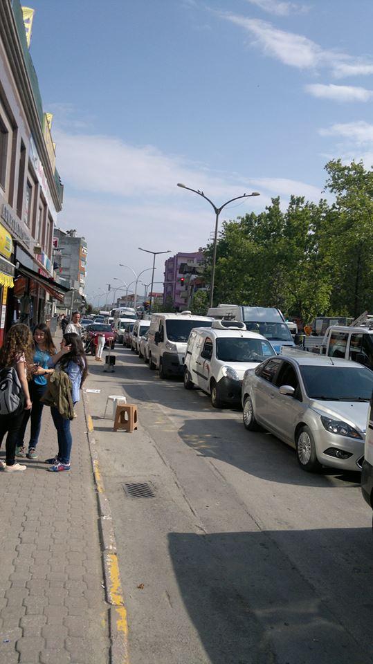 Trafik kilitlendi, sürücüler tepki gösterdi