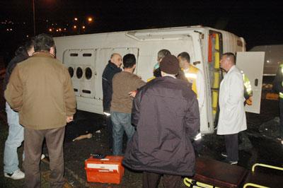 Servis Otobüsü İle Ambulans Çarpıştı: 1 Ölü 9 Yaralı