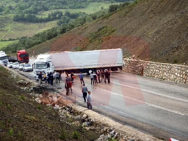 İşçileri taşıyan araç kaza yaptı: 1 ölü, 6 yaralı!