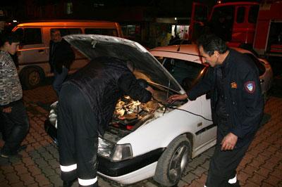 Park Halindeki Otomobilden Çıkan Duman Korkuttu