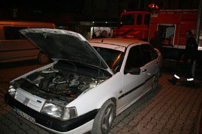 Park Halindeki Otomobilden Çıkan Duman Korkuttu