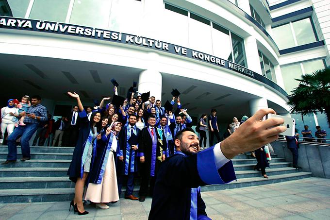 Tıp Fakültesi Mezunlarını Verdi