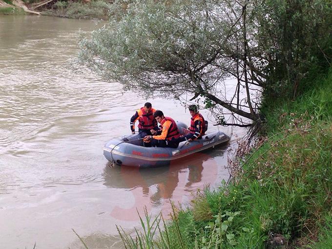 Sakarya Nehri'ne düşen Yasin kayboldu