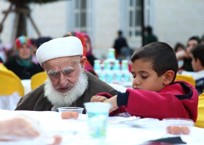 Kardeşlik sofraları Kocaali'de kuruldu