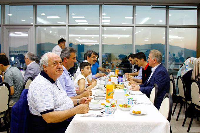 SAÜ ailesi iftar yemeğinde buluştu