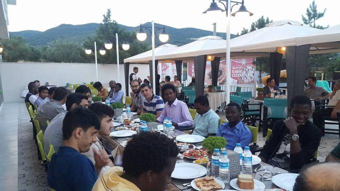 14 ülkeden öğrenciler Geyve'deki iftarda buluştu