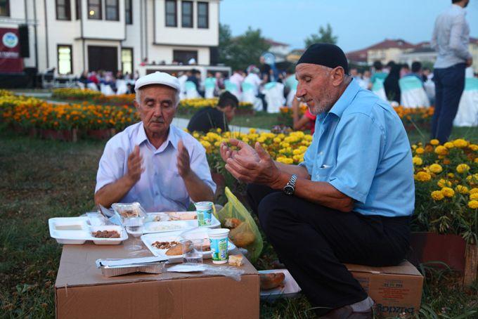 Binlerce kişi bu iftarda buluştu