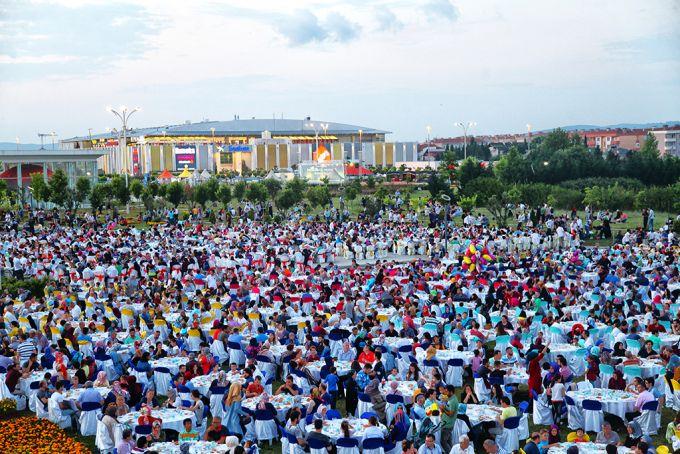 Binlerce kişi bu iftarda buluştu