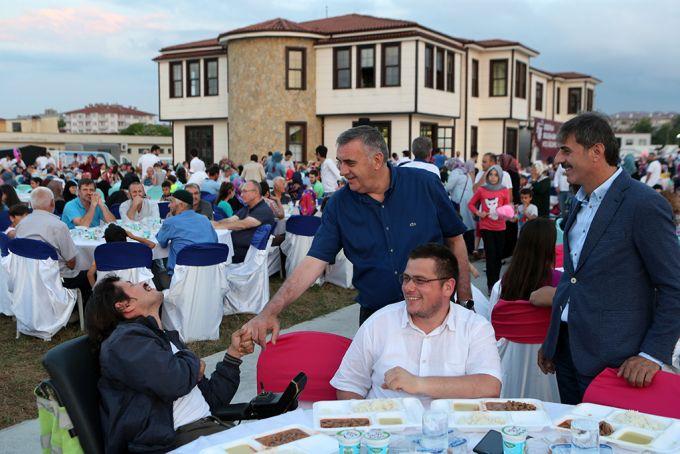 Binlerce kişi bu iftarda buluştu