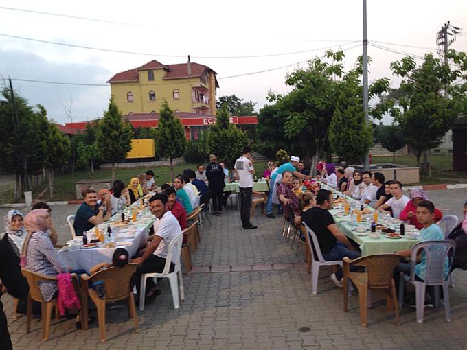 Hastane bahçesinde iftar yaptılar