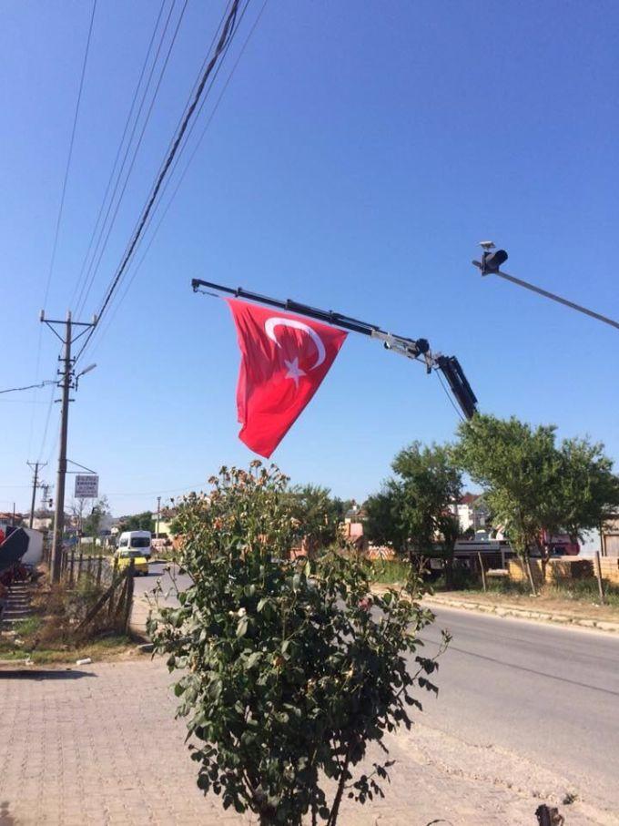 Teröre dev bayraklı tepki