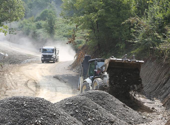 Sapanca Nailiye Caddesi ve bağlı sokaklarda yol seferberliği