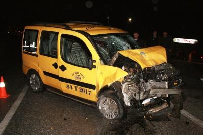 Akyazı'da Trafik Kazası: 3 Ölü, 5 Yaralı