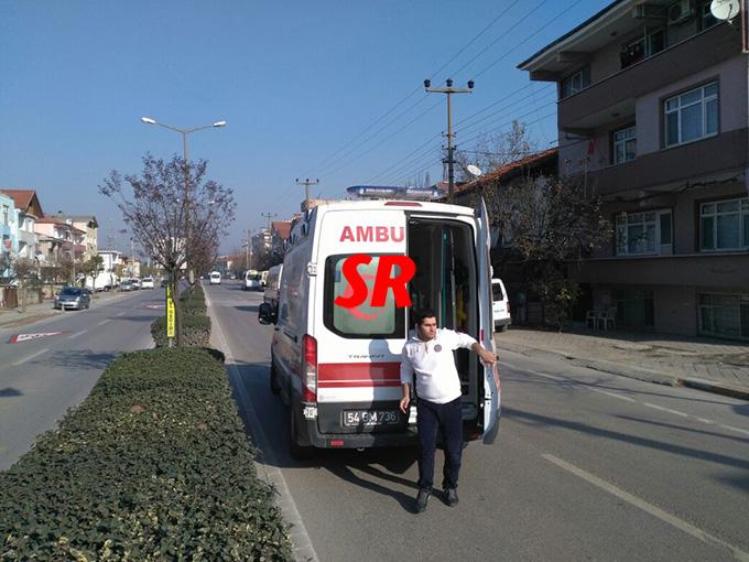 Bisikletiyle ara yoldan çıkan adama otomobil çarptı!