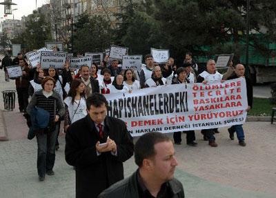 Şehit Annesinden İnsan Hakları Derneği Üyelerine Tepki