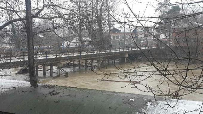 Karasu'da su baskını