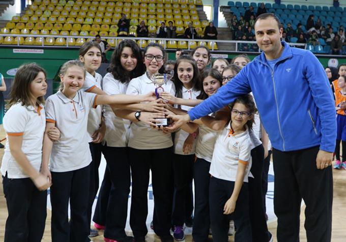 Küçük Basketbolcuların büyük sevinci