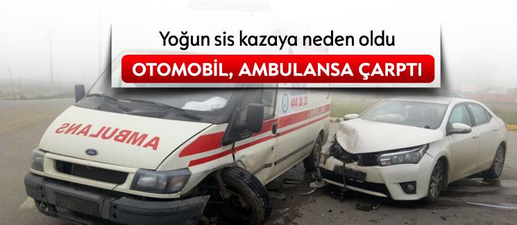 Otomobil, ambulansa çarptı