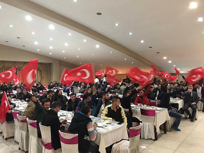 Erenler'in gençleri yemekte buluştu