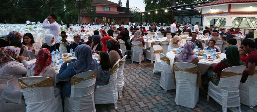 Adapazarı'nda ikinci halk iftarı Dernekkırında yapıldı