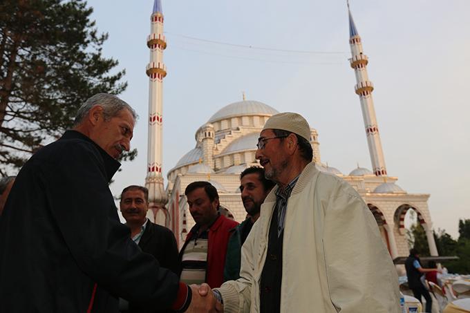 Adapazarı'nda ikinci halk iftarı Dernekkırında yapıldı