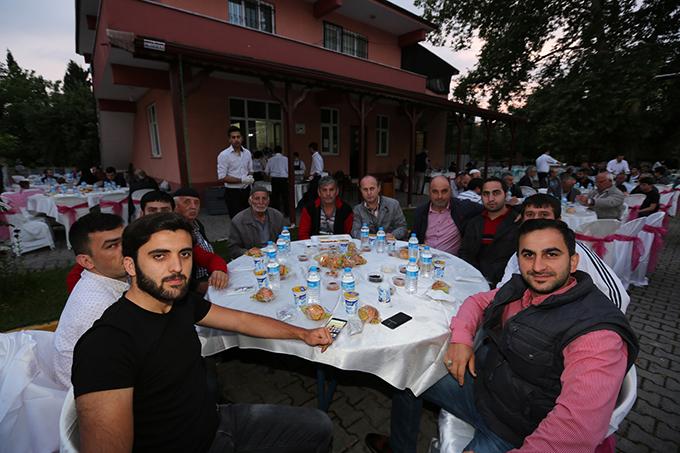 Adapazarı'nda ikinci halk iftarı Dernekkırında yapıldı