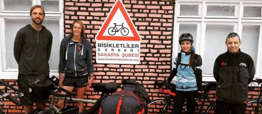 Bisikletli turistler, Bisiklet Evi'nde konaklıyor