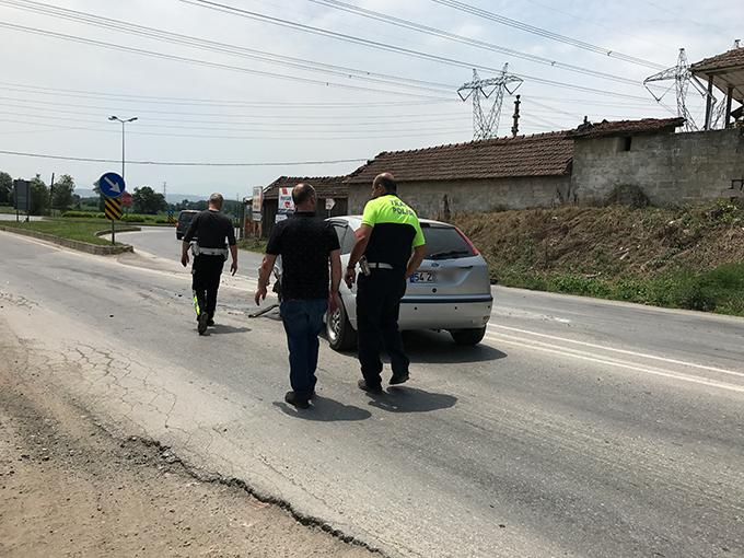 Kaza yapan sürücü polisi görünce kaçtı