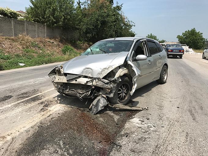 Kaza yapan sürücü polisi görünce kaçtı