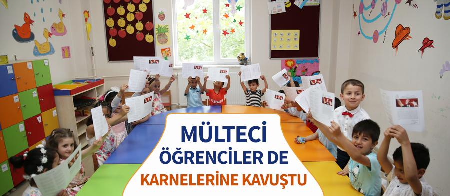 Mülteci öğrencilerin karne heyecanı