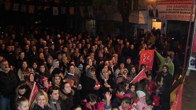 İlk Mitingindeki Kalabalık, Görülmeye Değerdi