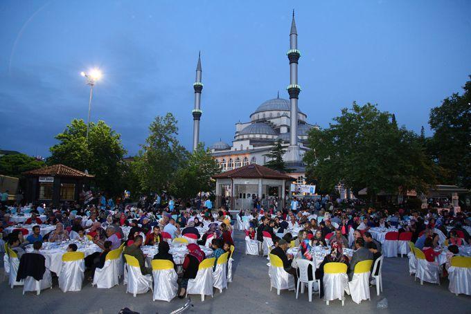 Gönül sofraları Akyazı'da kuruldu