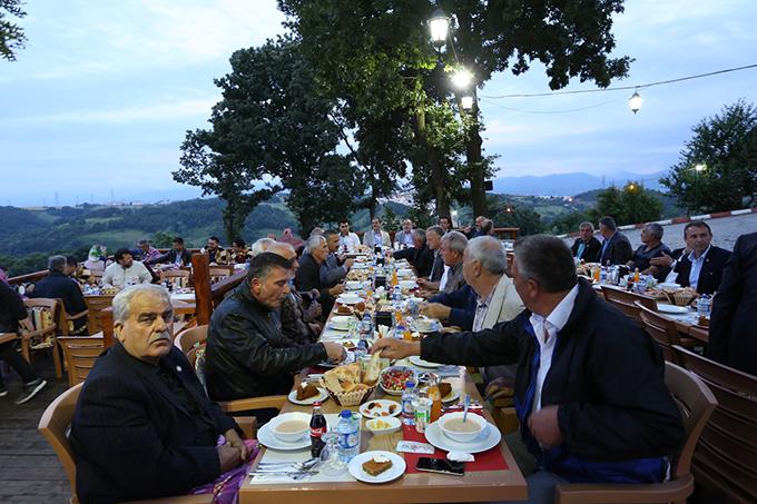 Bu kez muhtarlar onları misafir etti