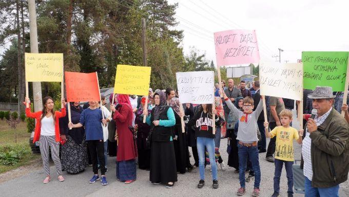 Yolu kapatıp eylem yaptılar