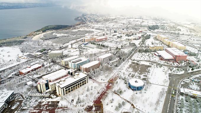 Kampüs Beyaza Büründü
