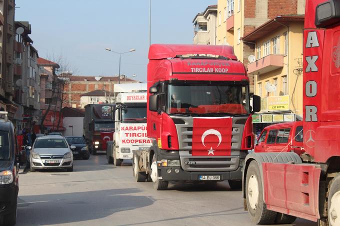 TIR'cılardan Afrin'de görev yapan askerler için konvoy