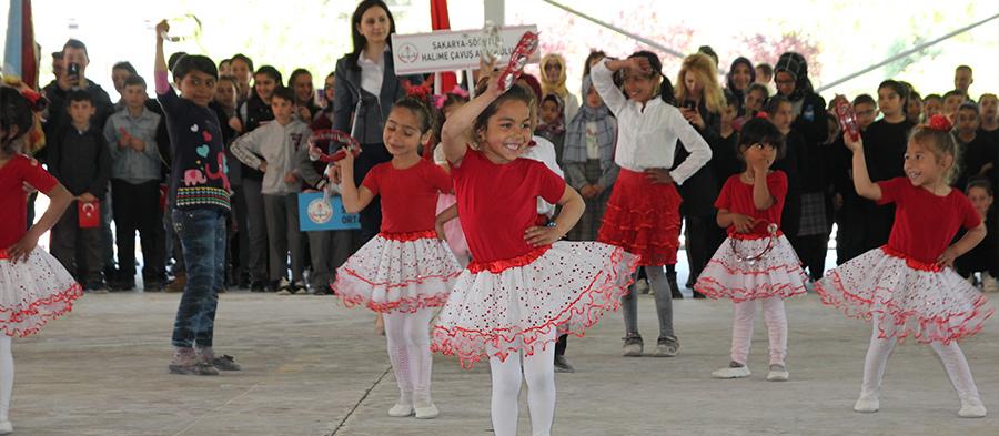 Söğütlü de 23 Nisan böyle kutlandı 
