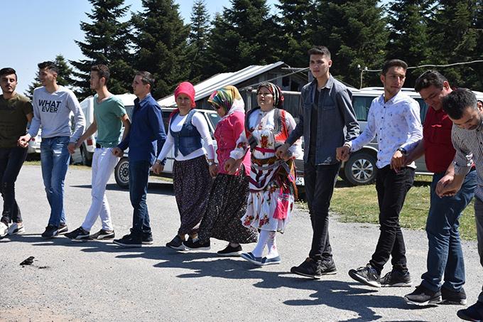 Öğrenciler yaylaya çıkarak doyasıya eğlendiler