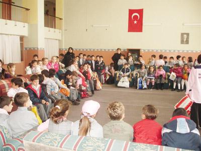 Öğrencilerden Çocuk Yurduna Anlamlı Ziyaret