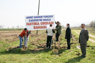 Akyazılı Öğrenciler Geleceklerini Diktiler