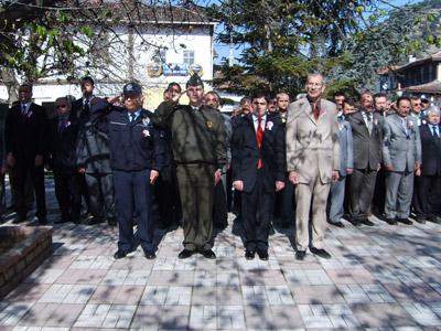 Şehitlerimizi Unutmadılar: Mezarlıkta Dua Ettiler