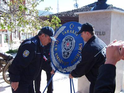 Şehitlerimizi Unutmadılar: Mezarlıkta Dua Ettiler