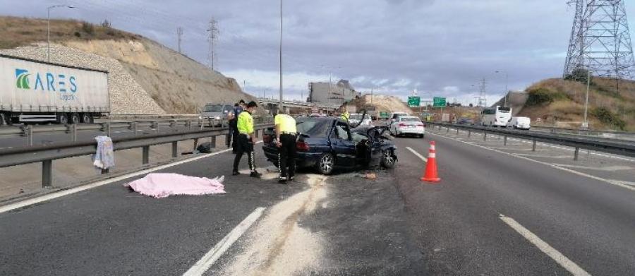 Tıra çarpan otomobilde 1 kişi öldü, 4 kişi yaralandı