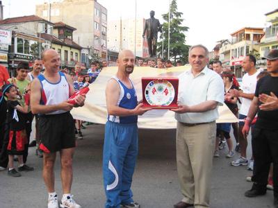 Selanik'ten Başlayan Koşu, Hendek'te Soluklandı