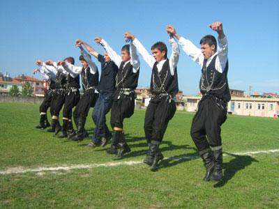 Halk Oyunları Şenliği, Beğeni Topladı